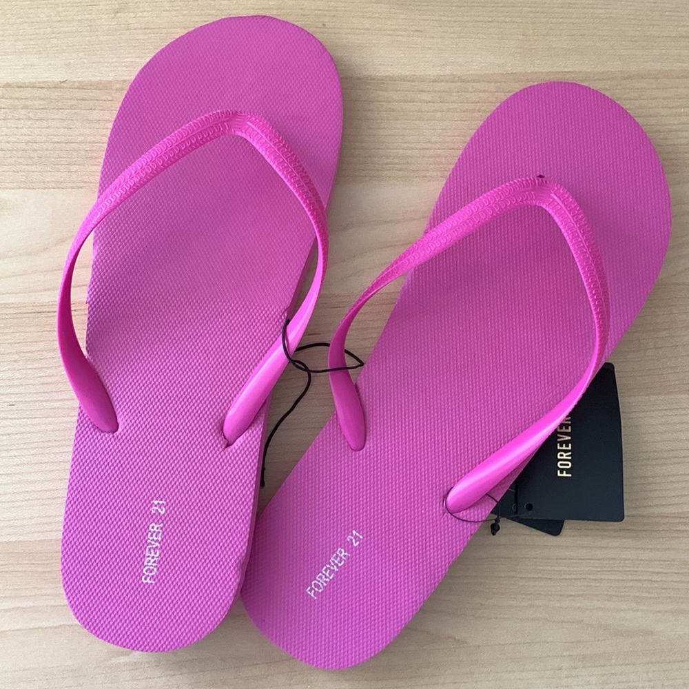 Fuchsia (Soft) Flip-flops 🩴 - Picture 3 of 7